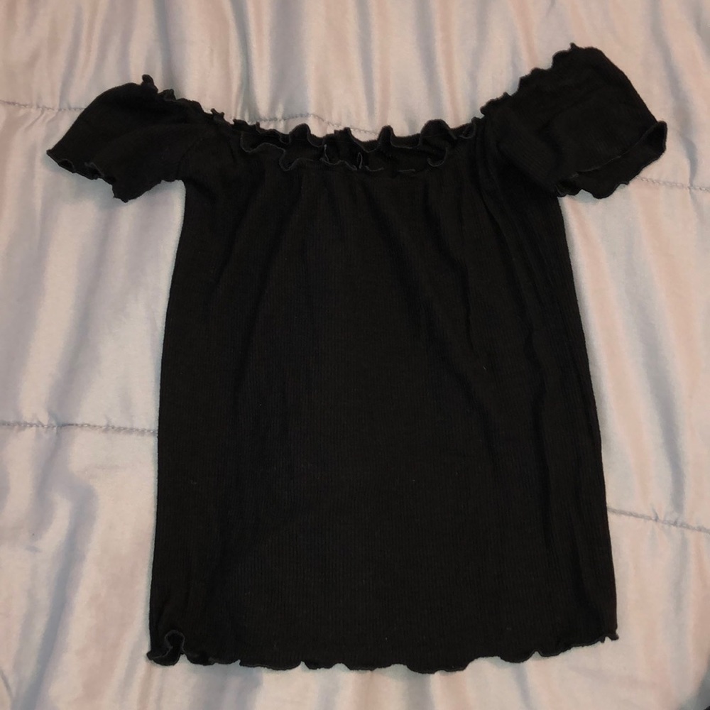 Brandy Melville off the shoulder crop top